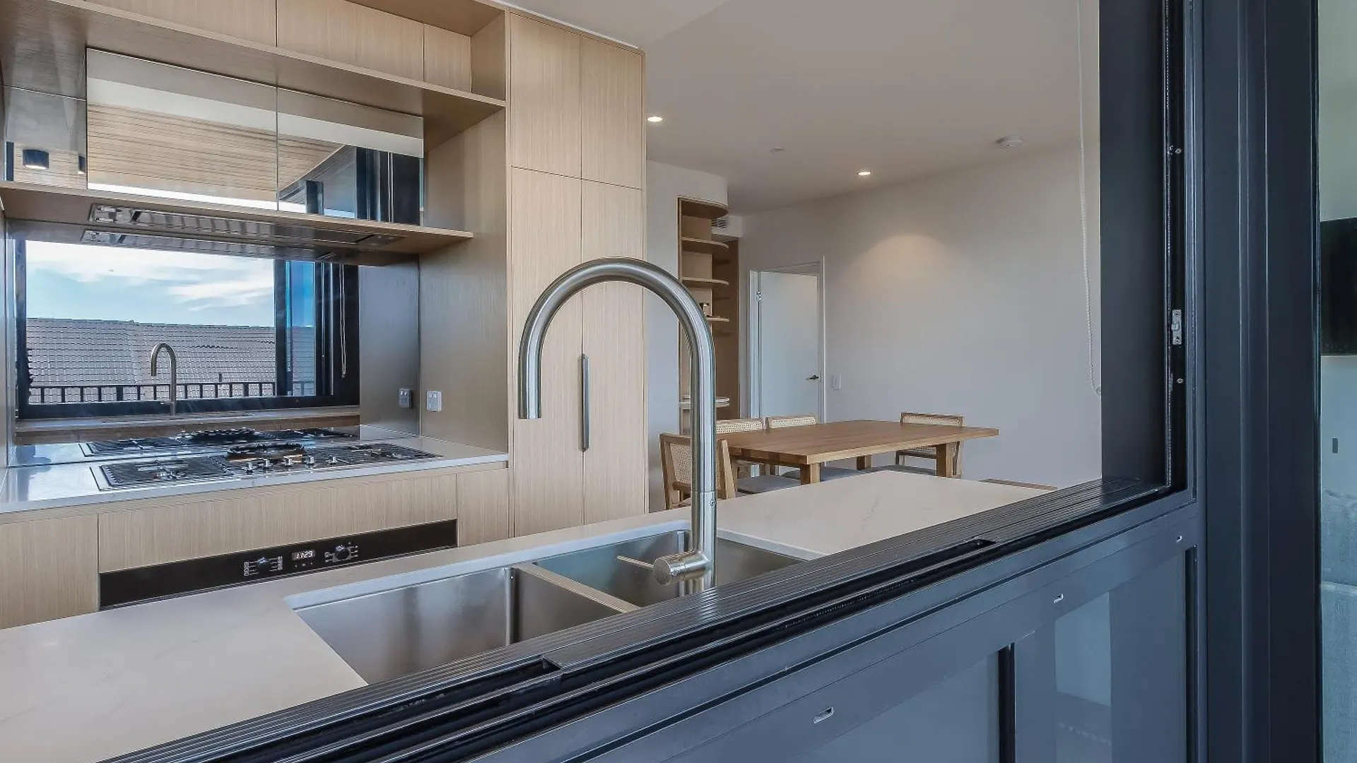 Hemingway Palm Beach - Premium Oceanview Apartments By Burleigh Letting Gold Coast 0*,