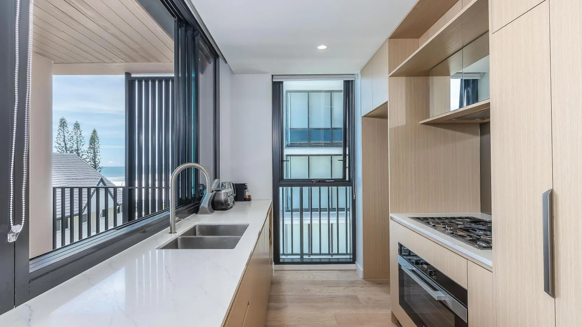 Hemingway Palm Beach - Premium Oceanview Apartments By Burleigh Letting Gold Coast