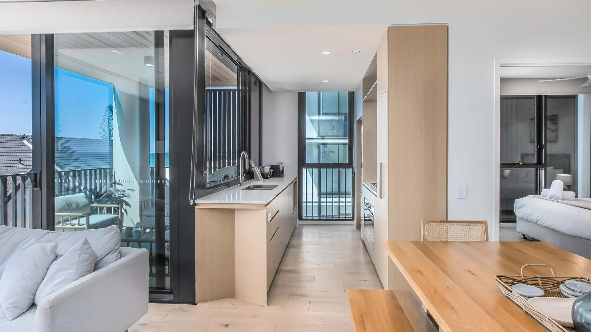 Hemingway Palm Beach - Premium Oceanview Apartments By Burleigh Letting Gold Coast Australia