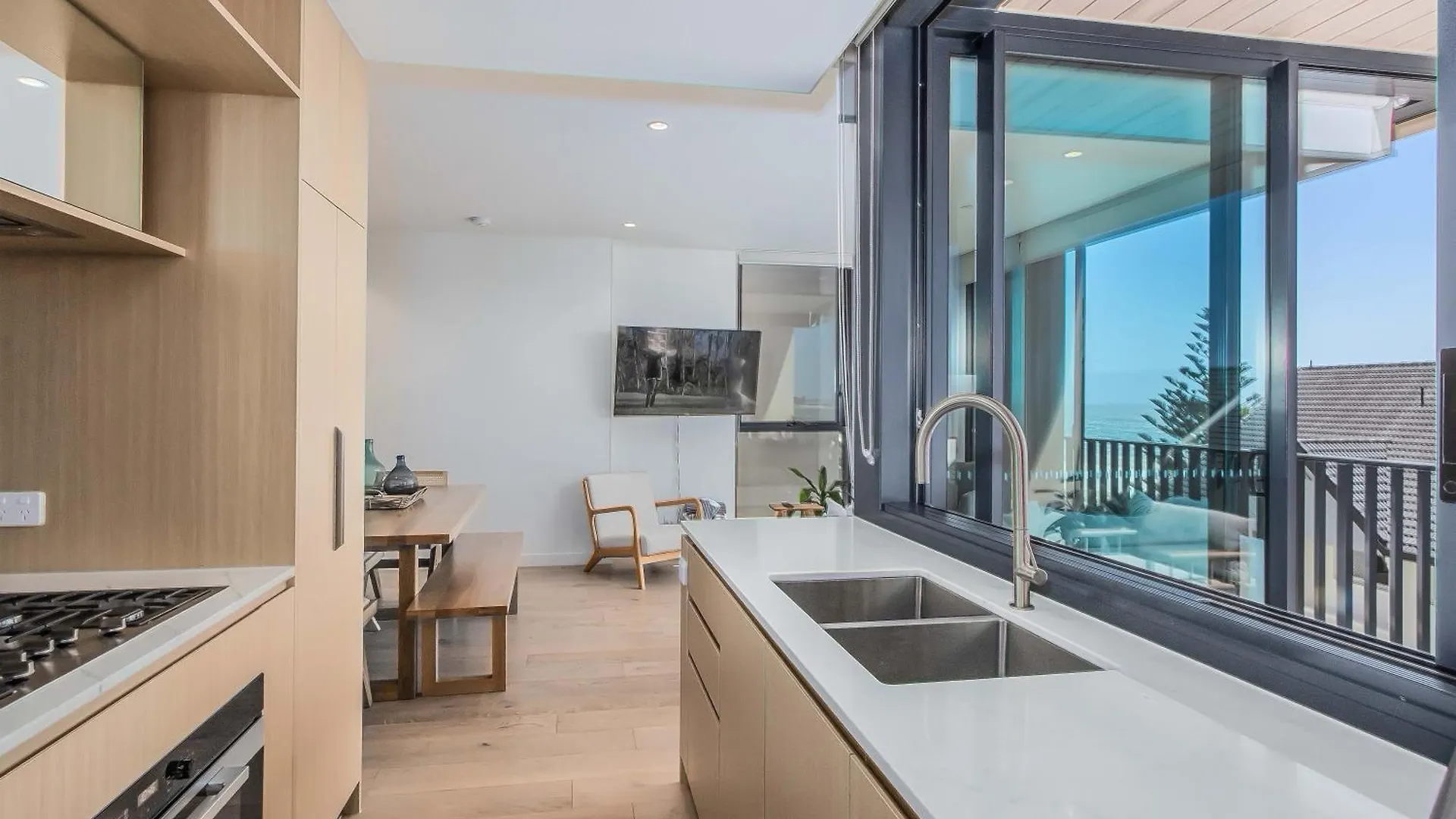 Hemingway Palm Beach - Premium Oceanview Apartments By Burleigh Letting Gold Coast Australia